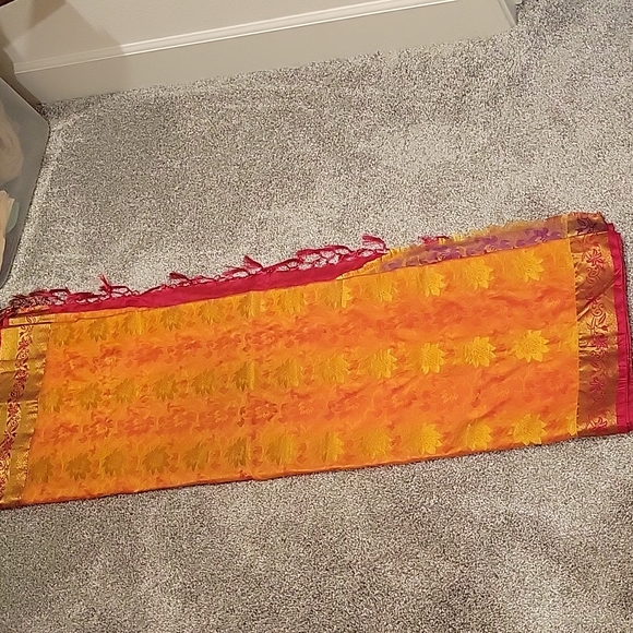 Kanchivaram Silk Saree - Picture 7 of 8